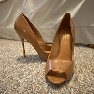 Nude patent peep toes w gold stiletto, Kurt Geiger